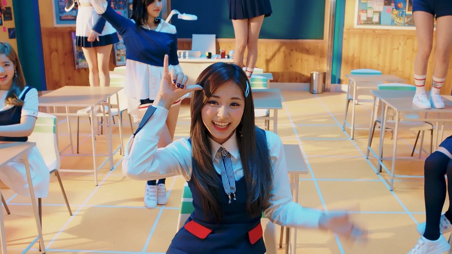 [4K] TWICE – SIGNAL (官方MV) [HEVC] [2160P 2.58G]