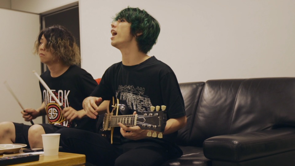 ONE OK ROCK – ONE OK ROCK 2015 35xxxv JAPAN TOUR LIVE
