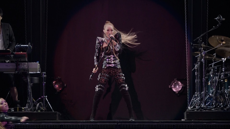 幸田来未(Koda Kumi 倖田來未) – LIVE TOUR 2010 ~UNIVERSE