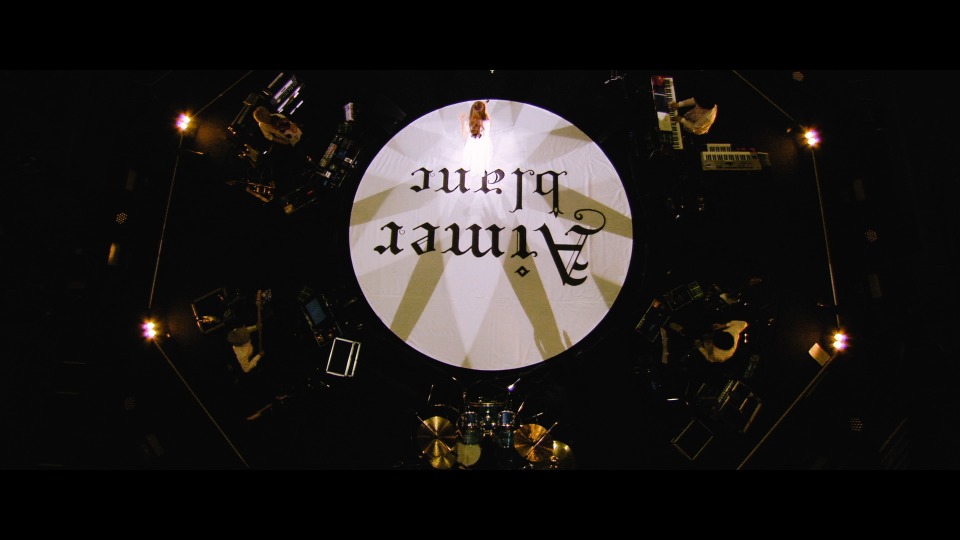 Aimer (エメ) – Aimer Live in Budokan“blanc et noir”日本武道