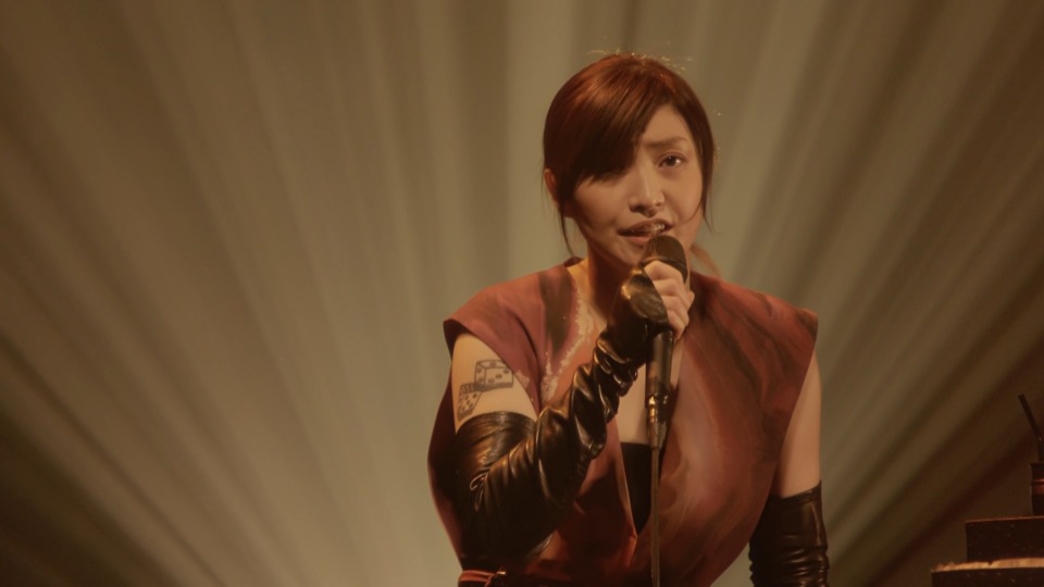鬼束千寻(鬼束ちひろ, Chihiro Onitsuka) – LIVING WITH A GHOST