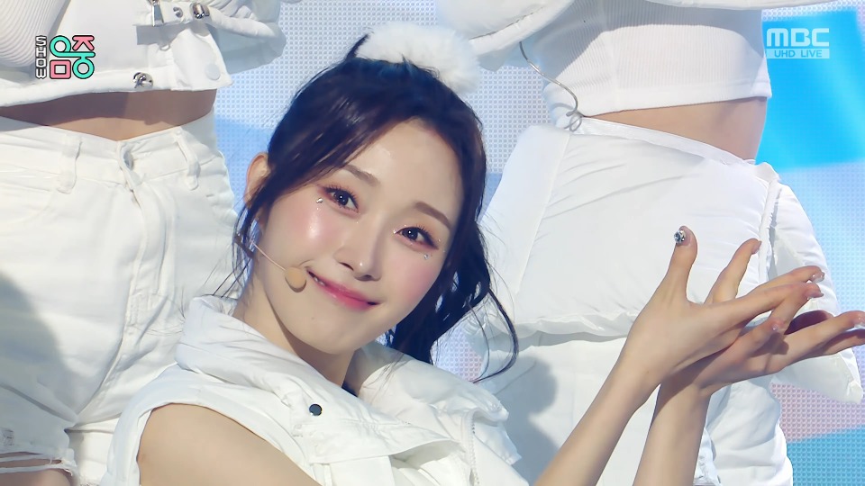 [4K60P] cignature – AURORA (Music Core MBC 20230204) [UHDTV 2160P 1.86G]