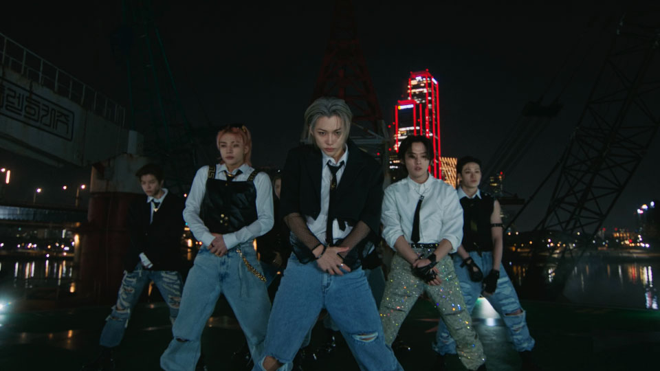 [4K] Stray Kids – S-Class (Bugs!) (官方MV) [2160P 1.48G]