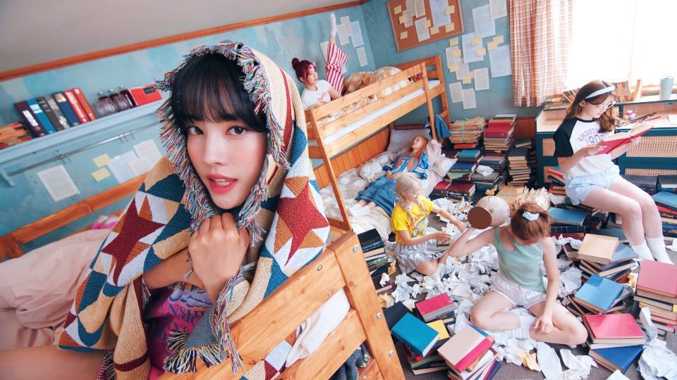 [4K] STAYC – Bubble (Bugs!) (官方MV) [2160P 1.81G]