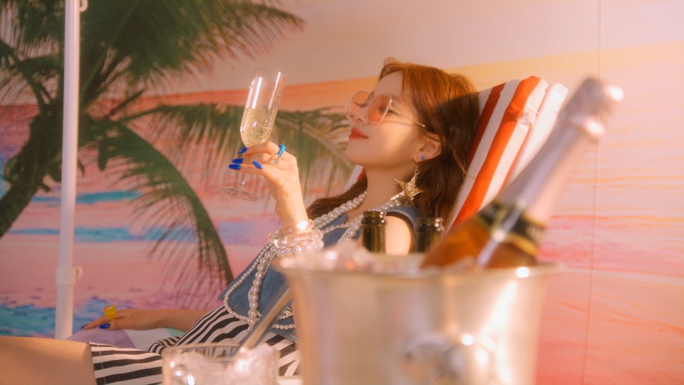 [4K] Rothy – Something Casual (Bugs!) (官方MV) [2160P 1.87G]