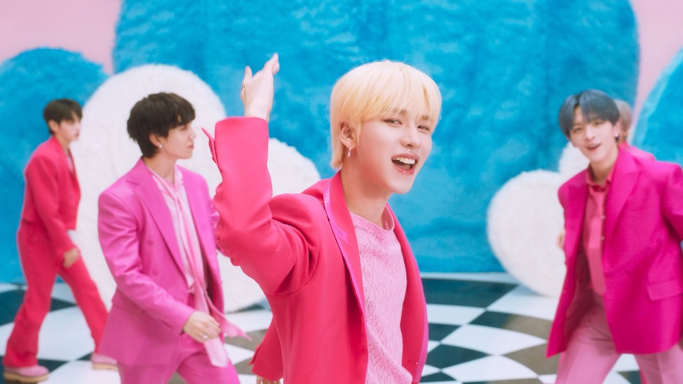 [4K] n.SSign – Love, Love, Love Love Love! (Bugs!) (官方MV) [2160P 1.93G]