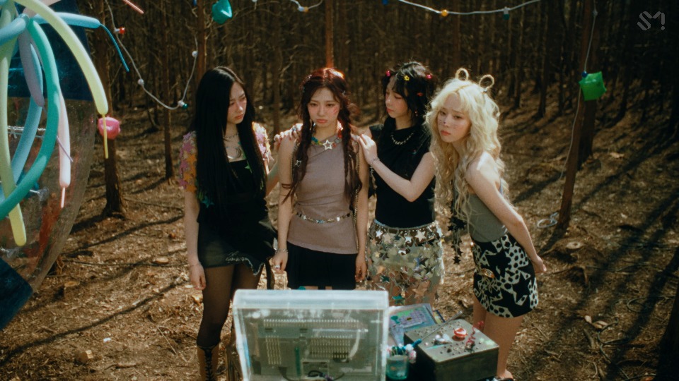 [4K] aespa – Long Chat (#♥) (Universe) (Bugs!) (官方MV) [2160P 1.76G]