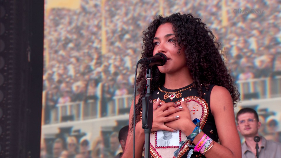 Olivia Dean – Live At Glastonbury 2024 (2024) 2160P 4K HDR WEB [TS 9.9G]
